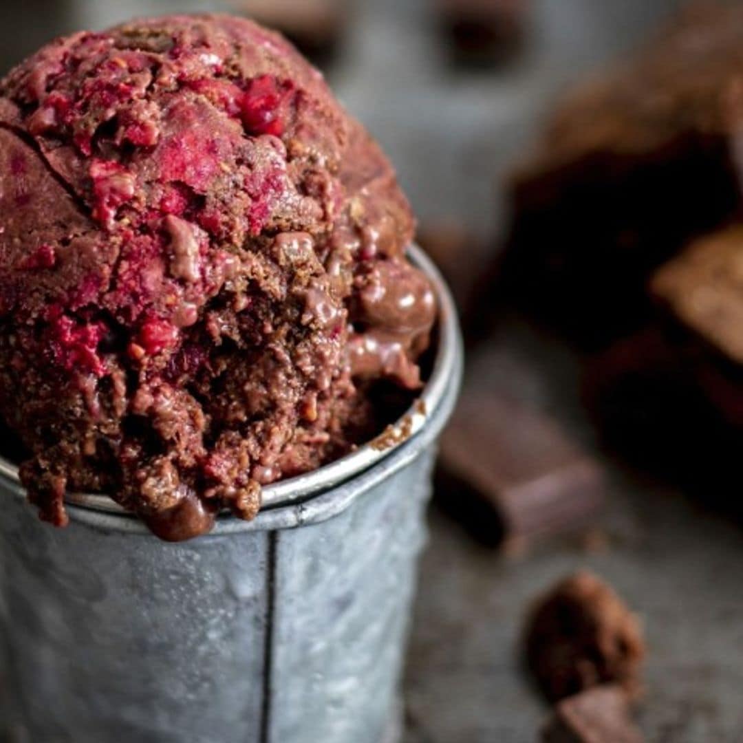 Helado de brownie y frambuesa