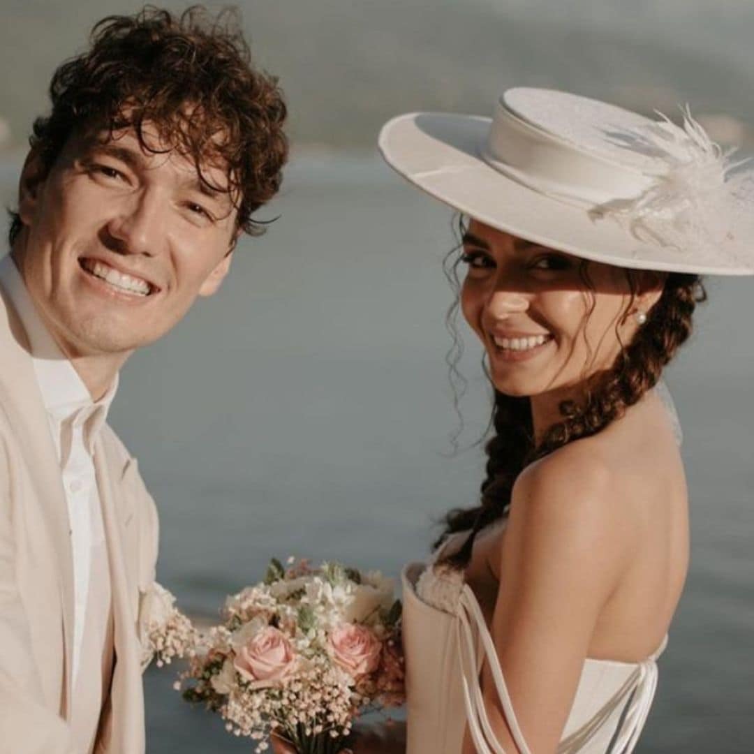 La romántica boda de Ebru Şahin ('Hercai') con el jugador de la NBA Cedi Osman en un espectacular barco en Macedonia