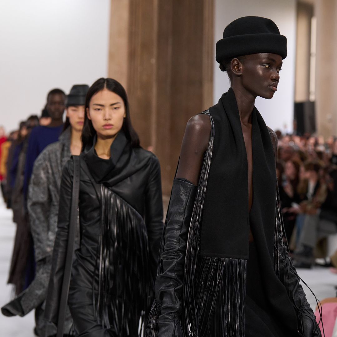 El desfile de Sportmax en Milán lo confirmó: los flecos son la tendencia infalible de la temporada