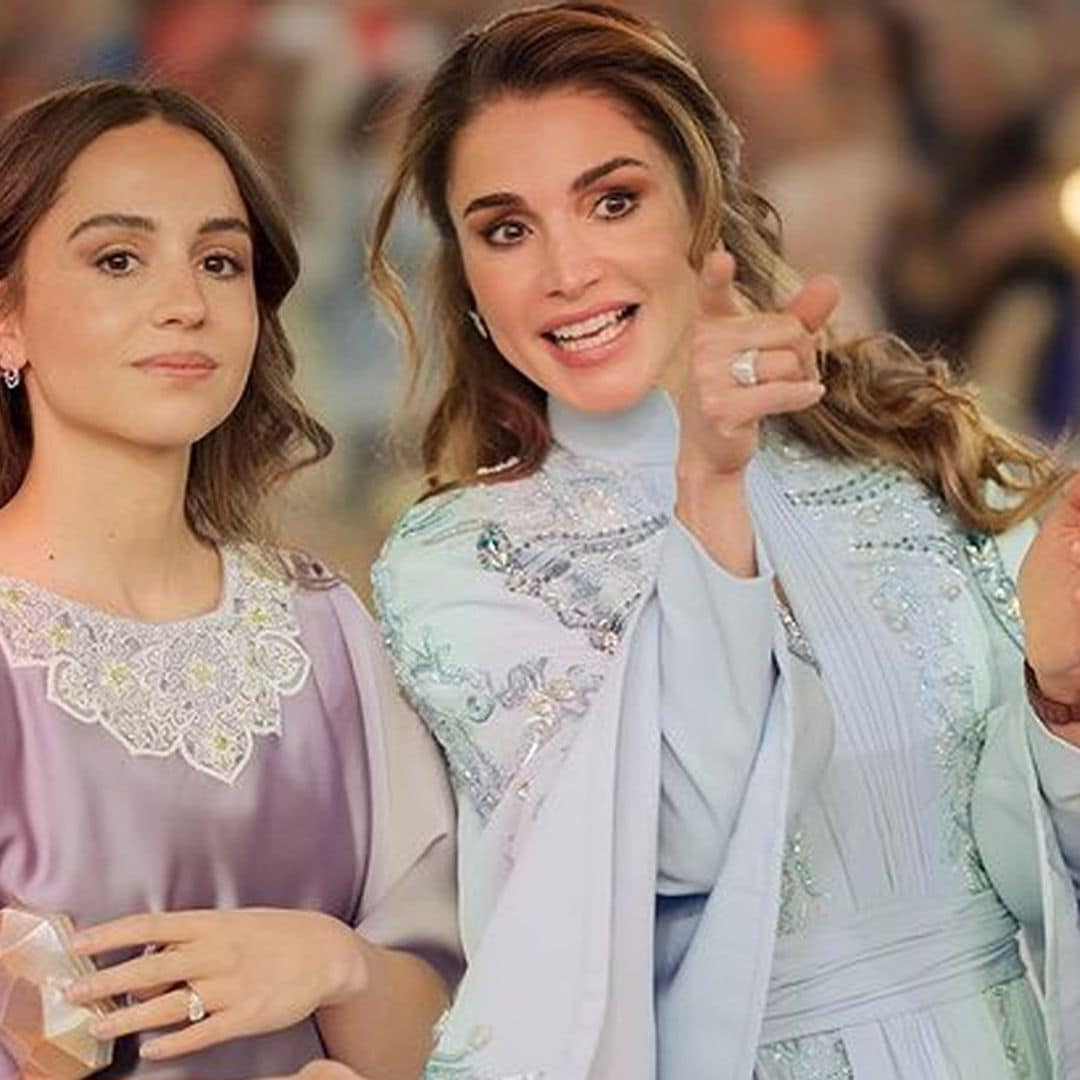 Los lujosos looks de Rania y sus hijas para acompañar a Rajwa en su preboda