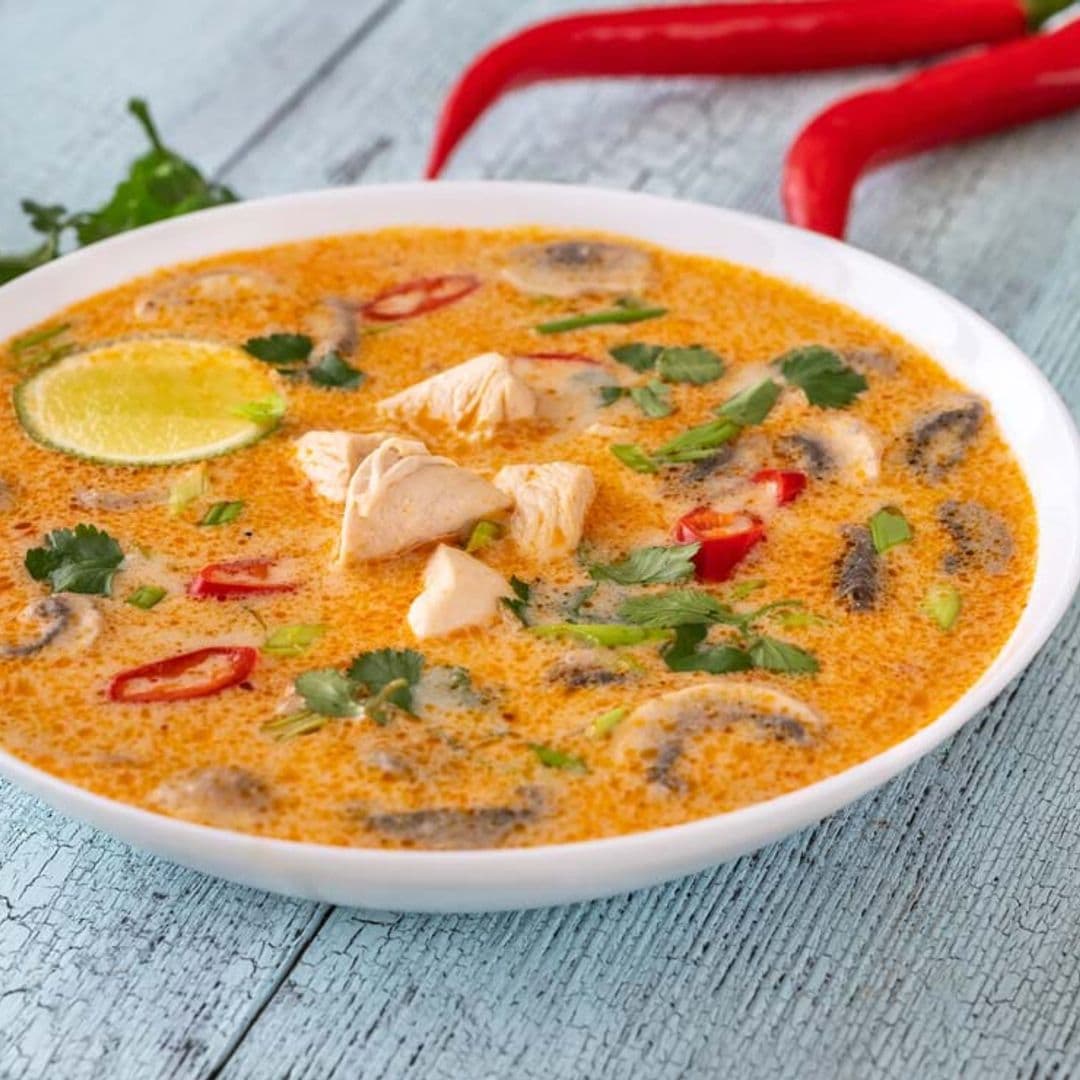 Sopa de pollo y champiñón (Tom Yum Gai)