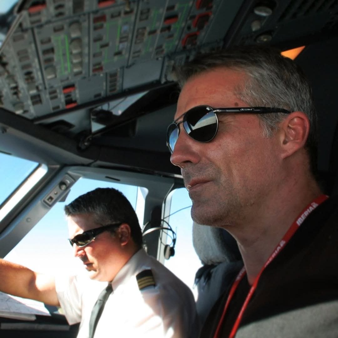 David Cantero con su hermano Daniel, que es piloto de avión