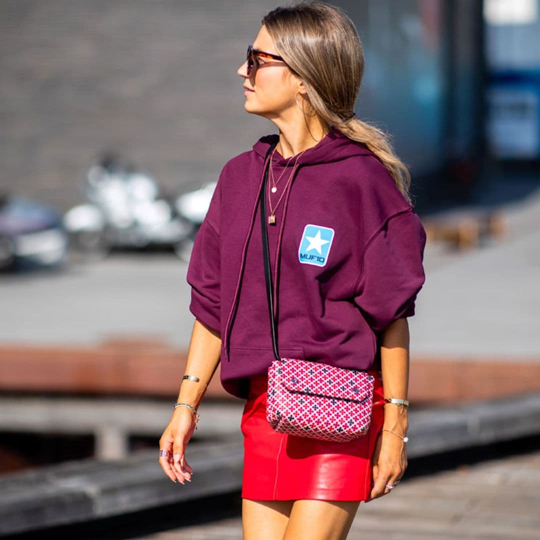 Sudaderas de colores, la prenda perfecta para llevar en casa y en tus paseos