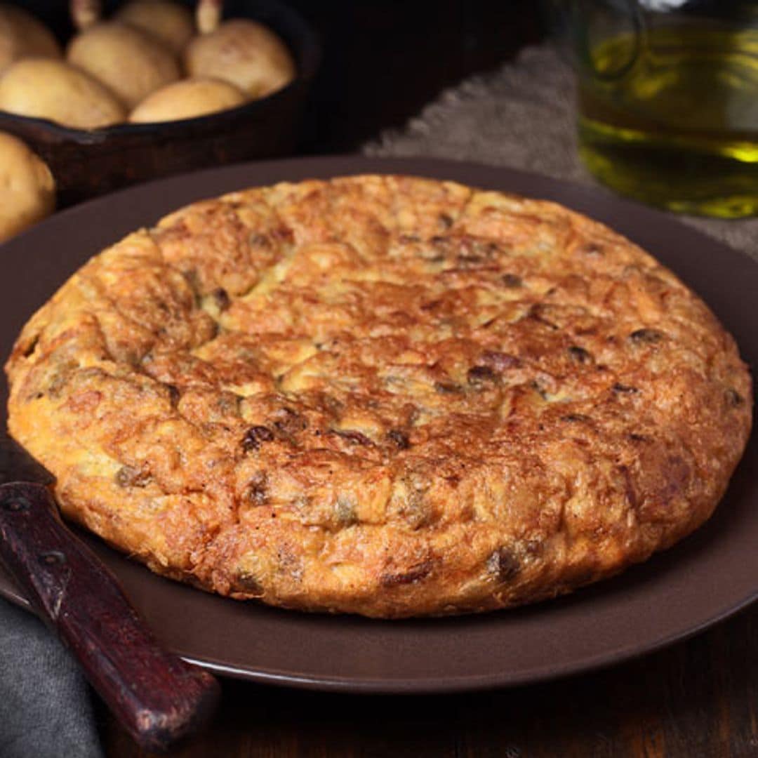 Tortilla de chorizo y aceitunas negras