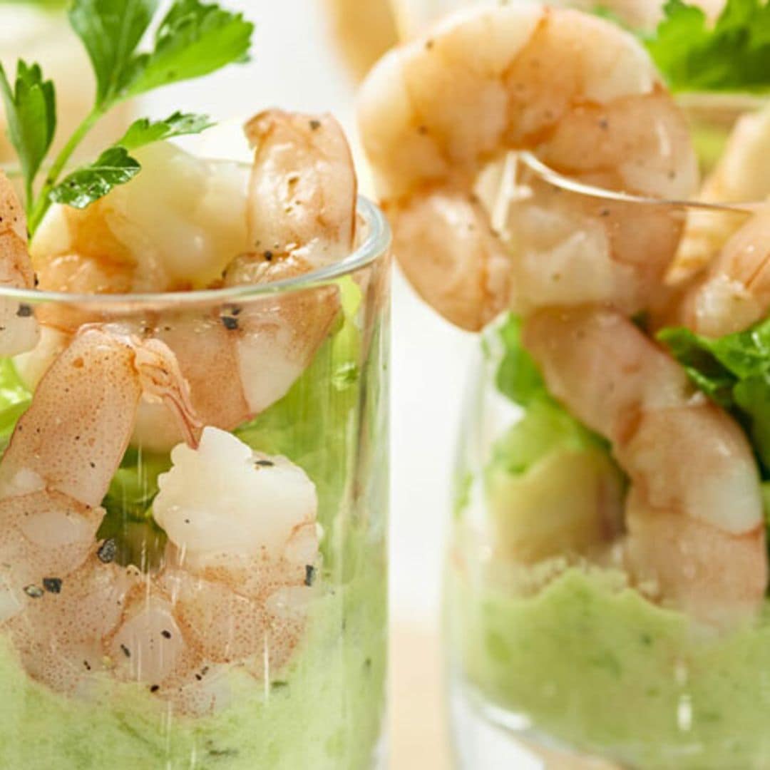 Aperitivo de gambas con puré de aguacate