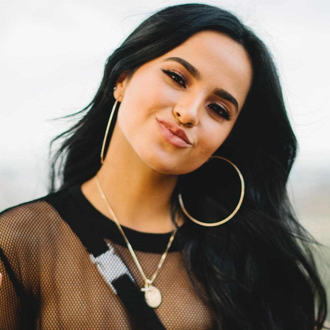 Becky G se sincera con sus fans sobre estar en casa: ‘me está costando mucho’