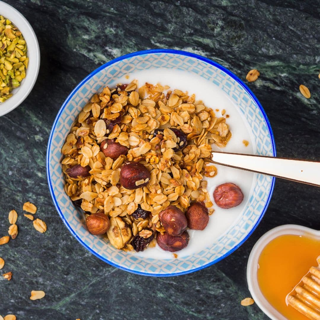 Bowl con yogur, granola y castañas