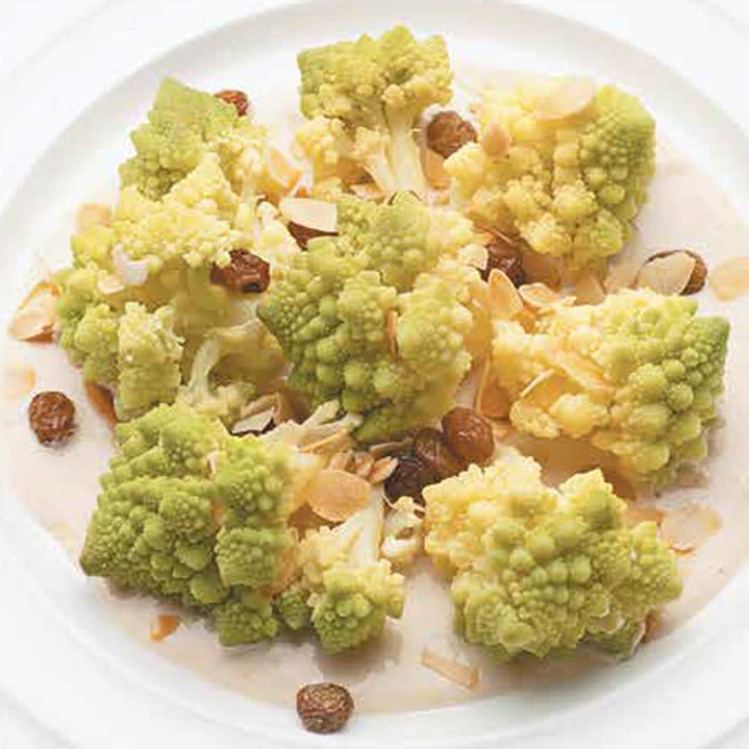 Romanesco con salsa de almendras