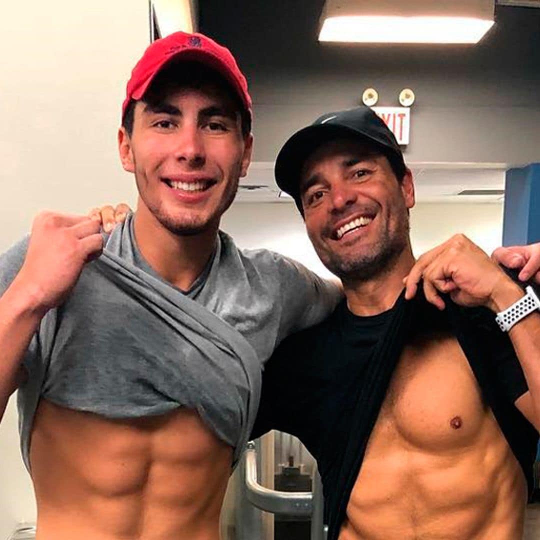 Lorenzo, el hijo de Chayanne, detrás de los pasos de papá ¡con un increíble six pack!