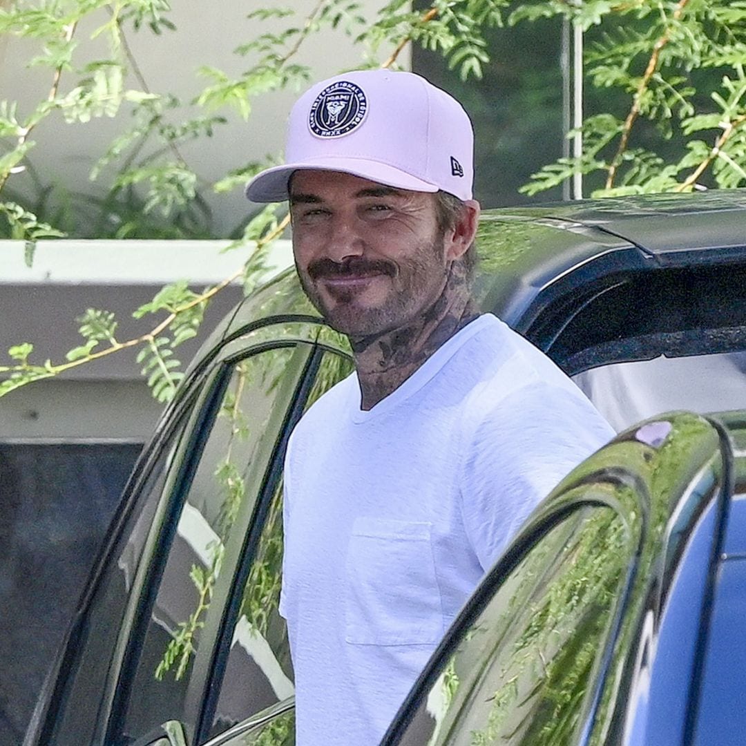 David Beckham es todo sonrisas de visita en su nueva mansión de 77 millones de dólares