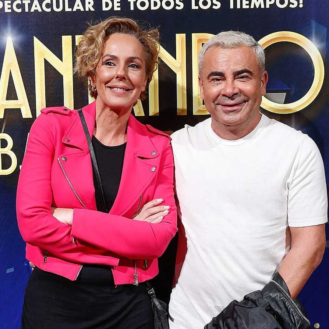 Rocío Carrasco, radiante de fucsia, junto a su amigo Jorge Javier Vázquez en un estreno musical