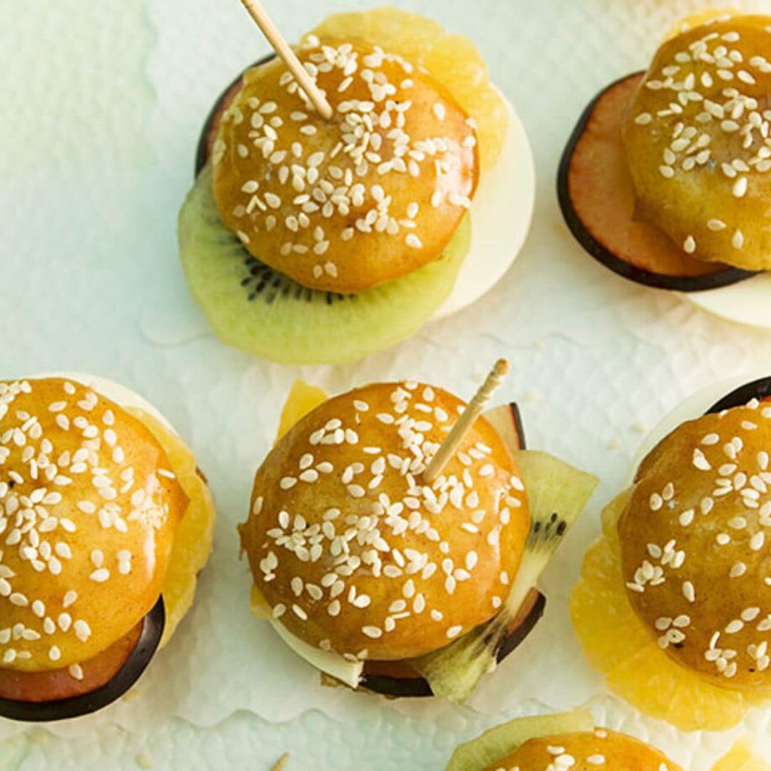 'Mini-hamburguesas' de fruta y queso con kétchup de kiwi