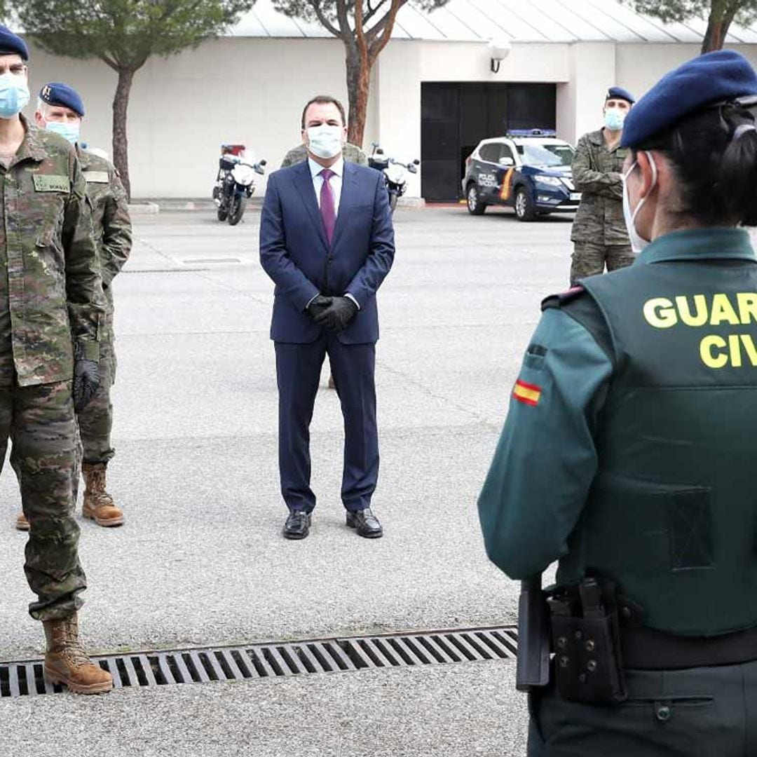 Don Felipe conoce de primera mano el trabajo de su Servicio de Seguridad: guardias civiles y policías nacionales contra la pandemia