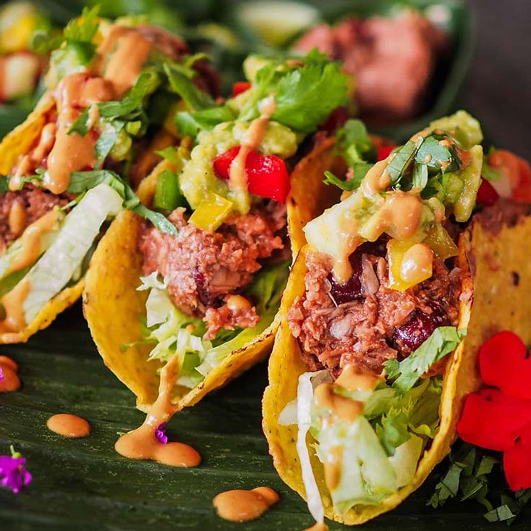 Tacos de jackfruit con salsa al pimentón picante