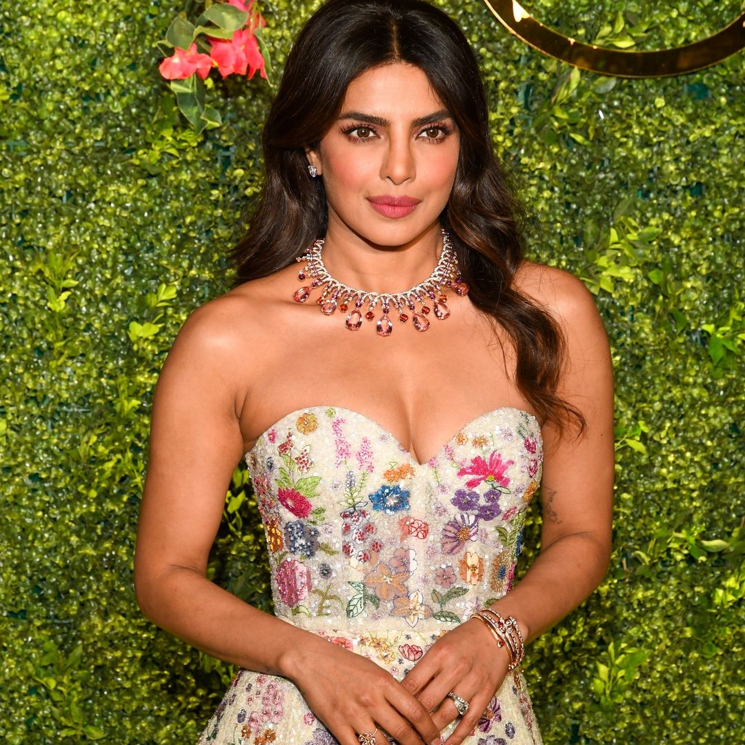 El impresionante collar de 1.5 millones de euros que usó Priyanka Chopra en la preboda de su hermano