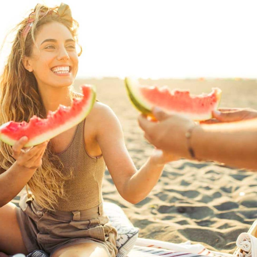 Tentempiés saludables para tomar en la playa y olvidarte de las patatas fritas