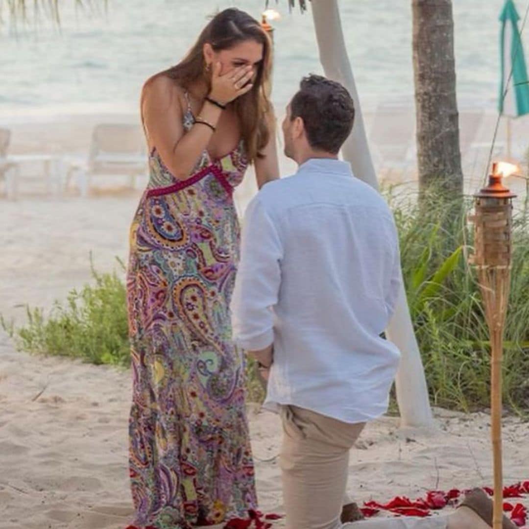 Iman Pahlavi, nieta de Farah Diba, se compromete en una romántica y familiar pedida en la playa