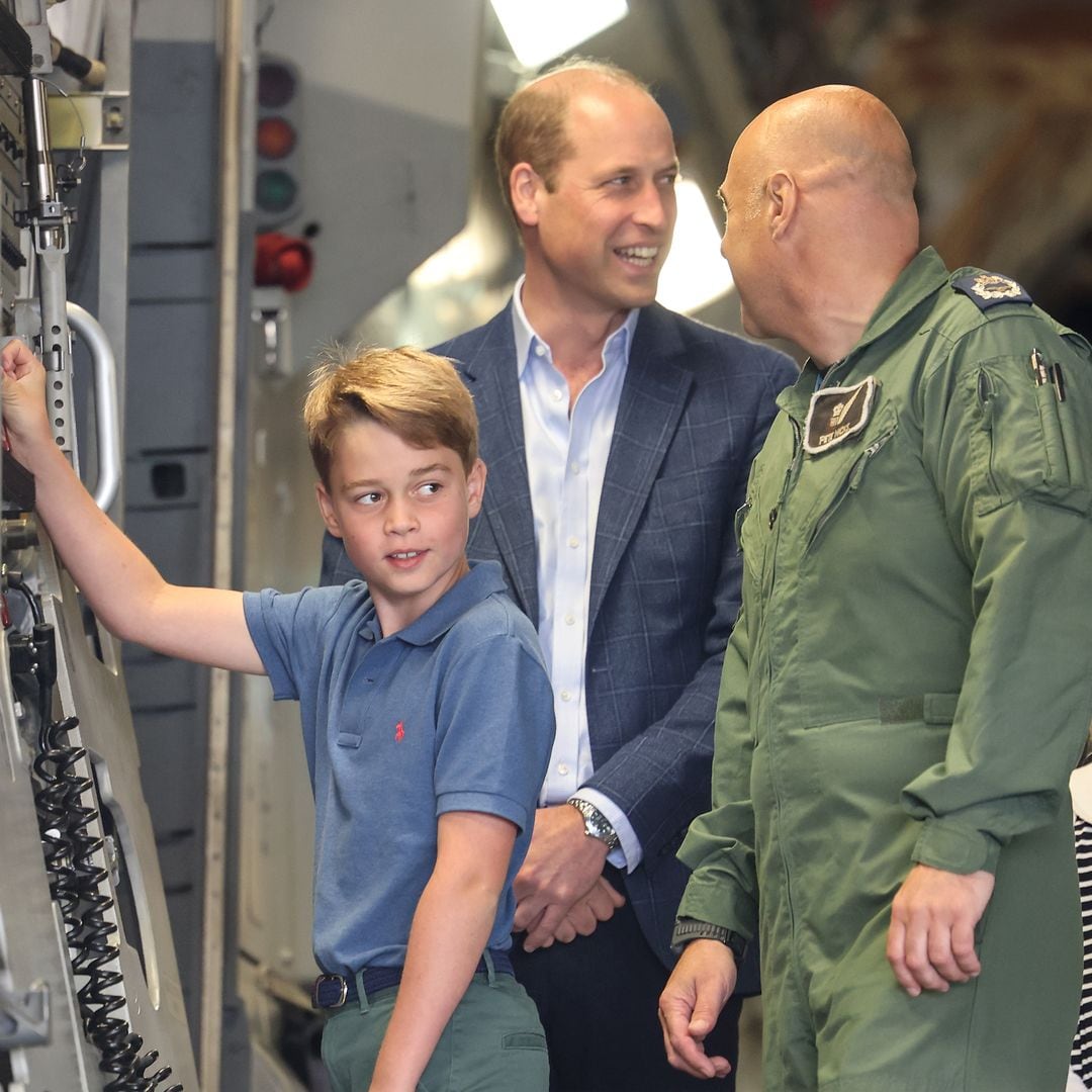 El príncipe George aprende a pilotar y realiza su primer vuelo a los 11 años