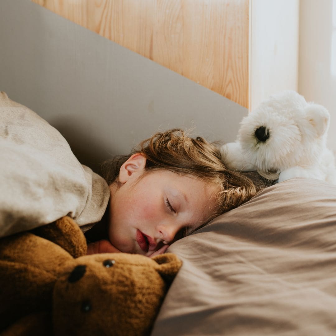 La mesilla de noche que necesitas en la habitación de tus hijos para tenerlo todo recogido y a mano por menos de 30€