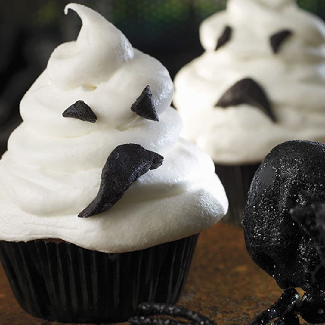 'Cupcakes' de chocolate fantasma