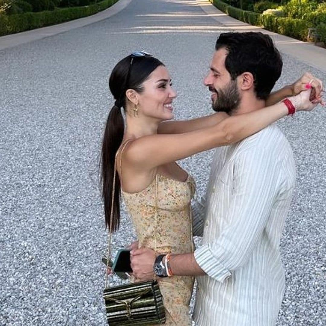 Hande Erçel abre su álbum inédito más personal junto a su novio Hakan Sabanci por un motivo muy especial