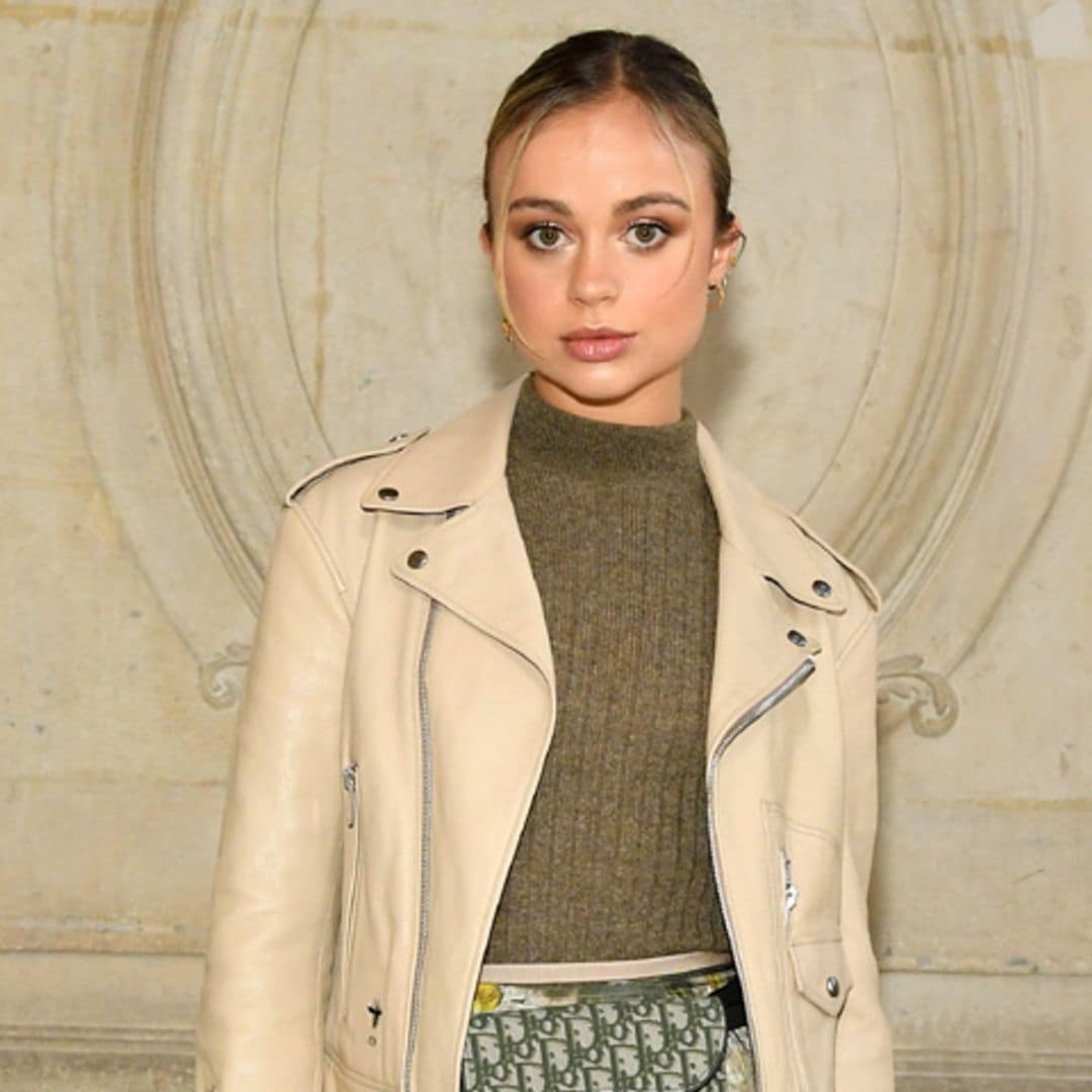 Zapatos de tacón cómodo con faldas y vestidos: la fórmula de estilo preferida de Amelia Windsor