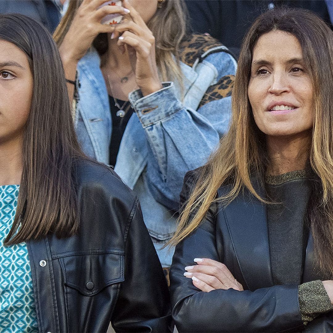 Susana Saborido y su hija Salma, de 11 años, viven con emoción el último derbi de Joaquín Sánchez