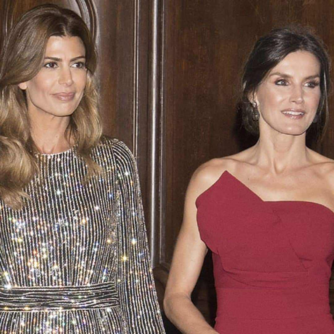 El fabuloso diseño con el que la Reina se impone al vestido brillante de Juliana Awada