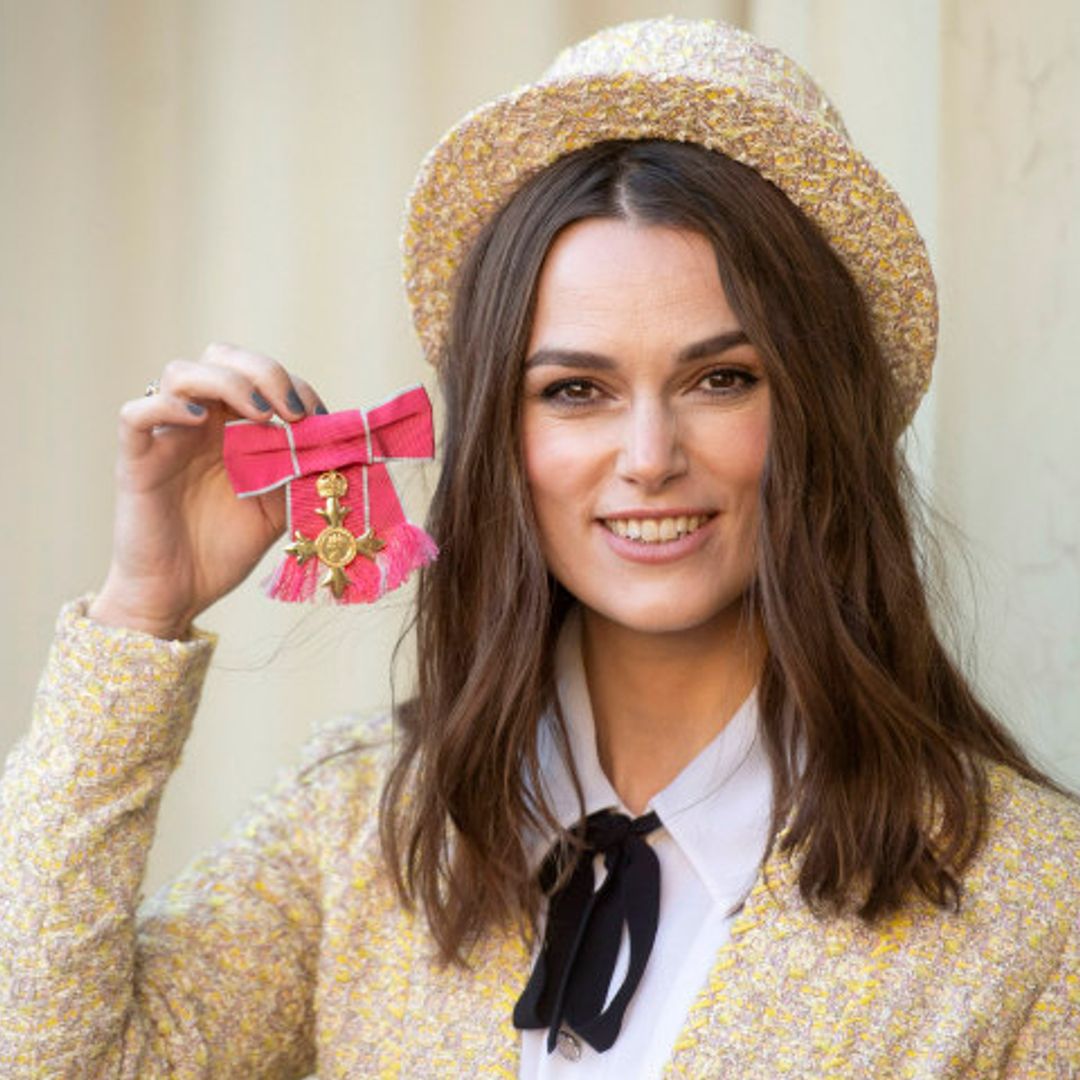 Larga vida al 'tweed', Keira Knightley deslumbra en Buckingham