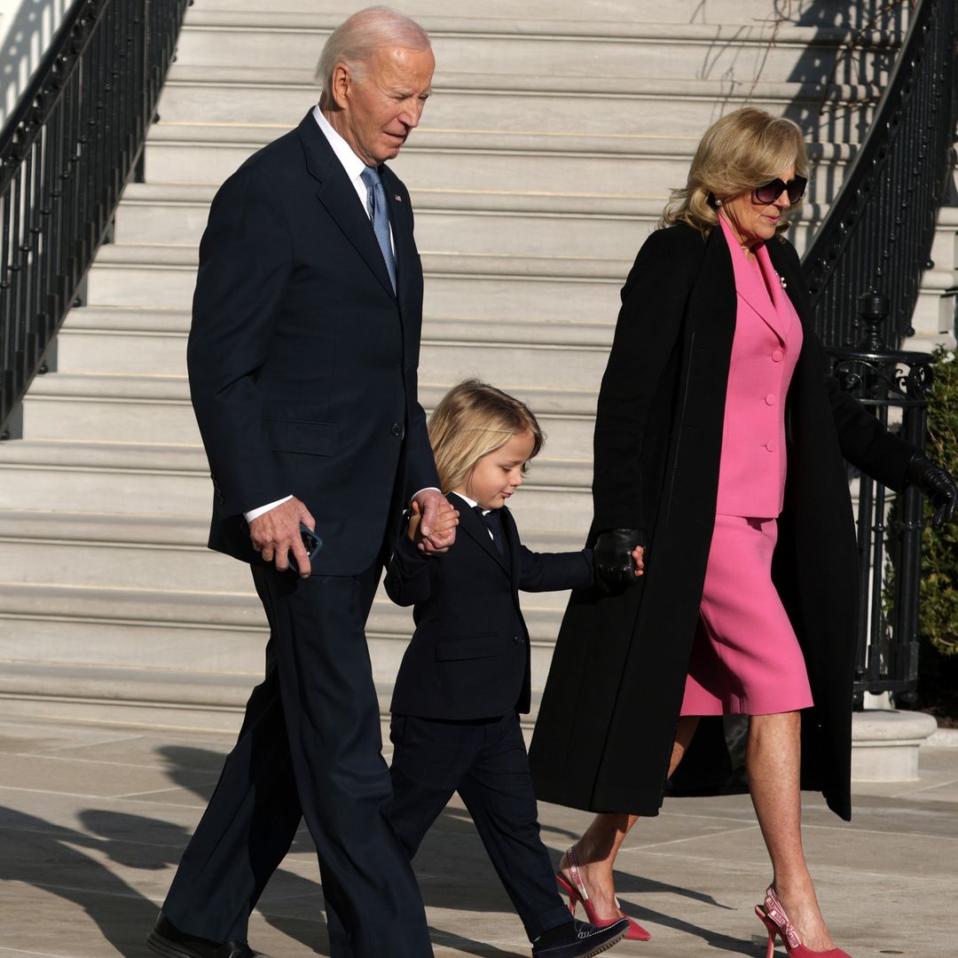 Las significativas imágenes de Joe y Jill Biden con su nieto abandonando la Casa Blanca