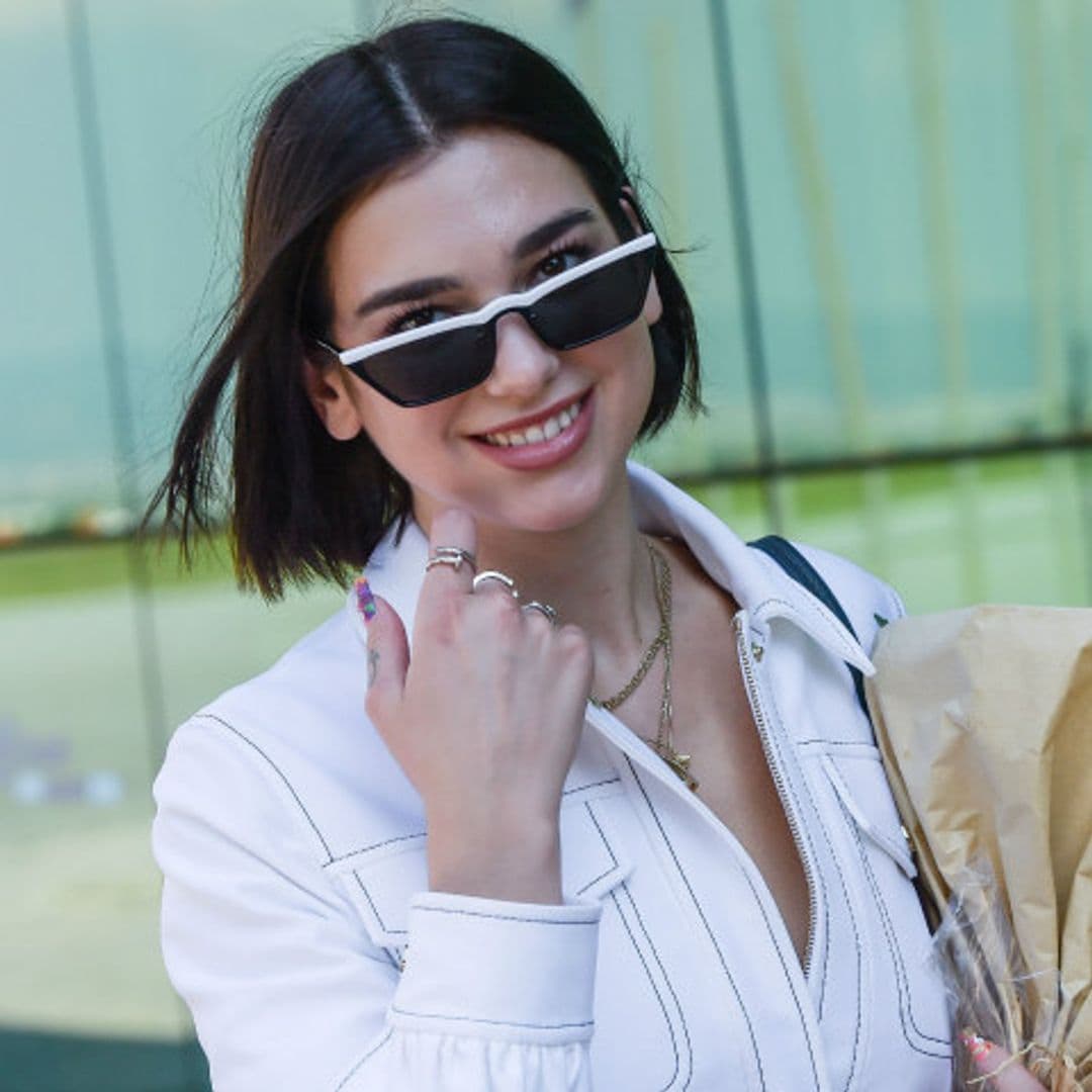 Dua Lipa lanza un mensaje con su manicura más original