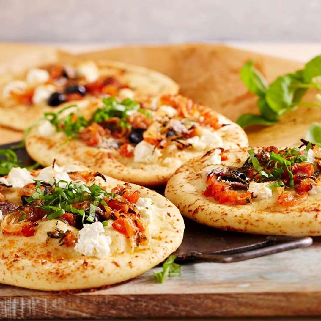 'Sfincione' de anchoas, queso, aceitunas y 'peperoncini'