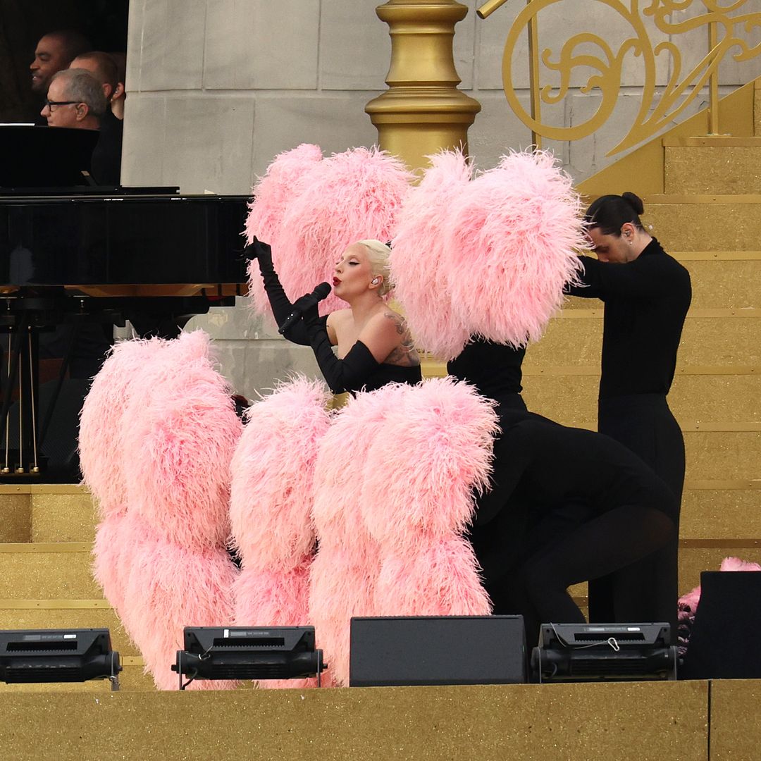 Los 'looks' olímpicos de Celine Dion y Lady Gaga serán expuestos en una galería parisina