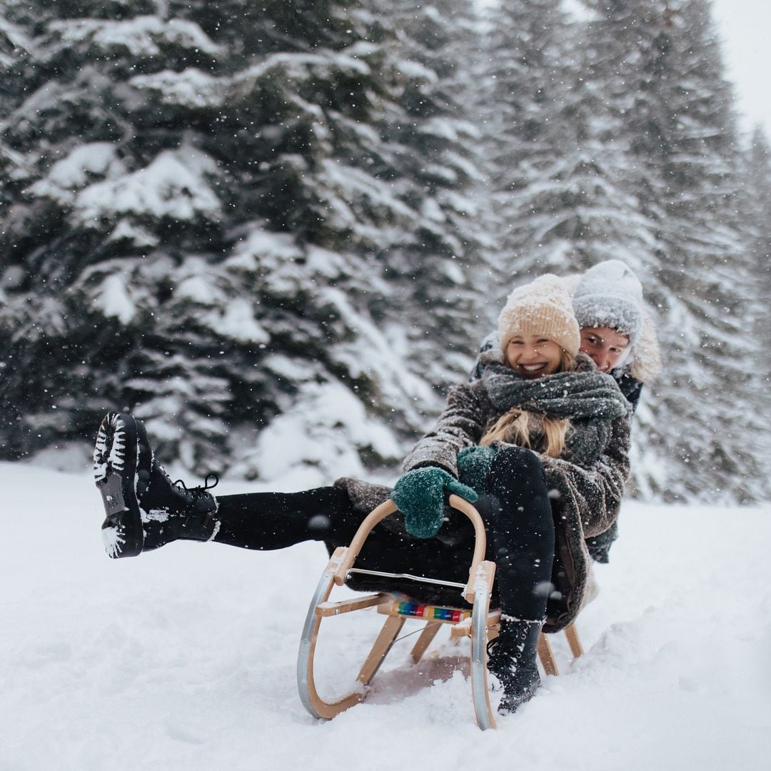 La nieve puede ser una opción divertida e inesperada para los recién casados.