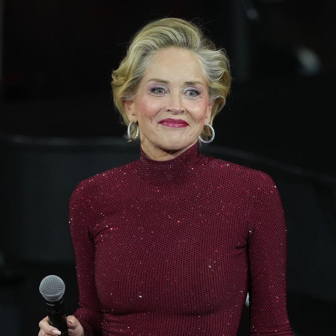 Qué tiene el peinado de Sharon Stone que tanto rejuvenece: nos lo cuentan los expertos