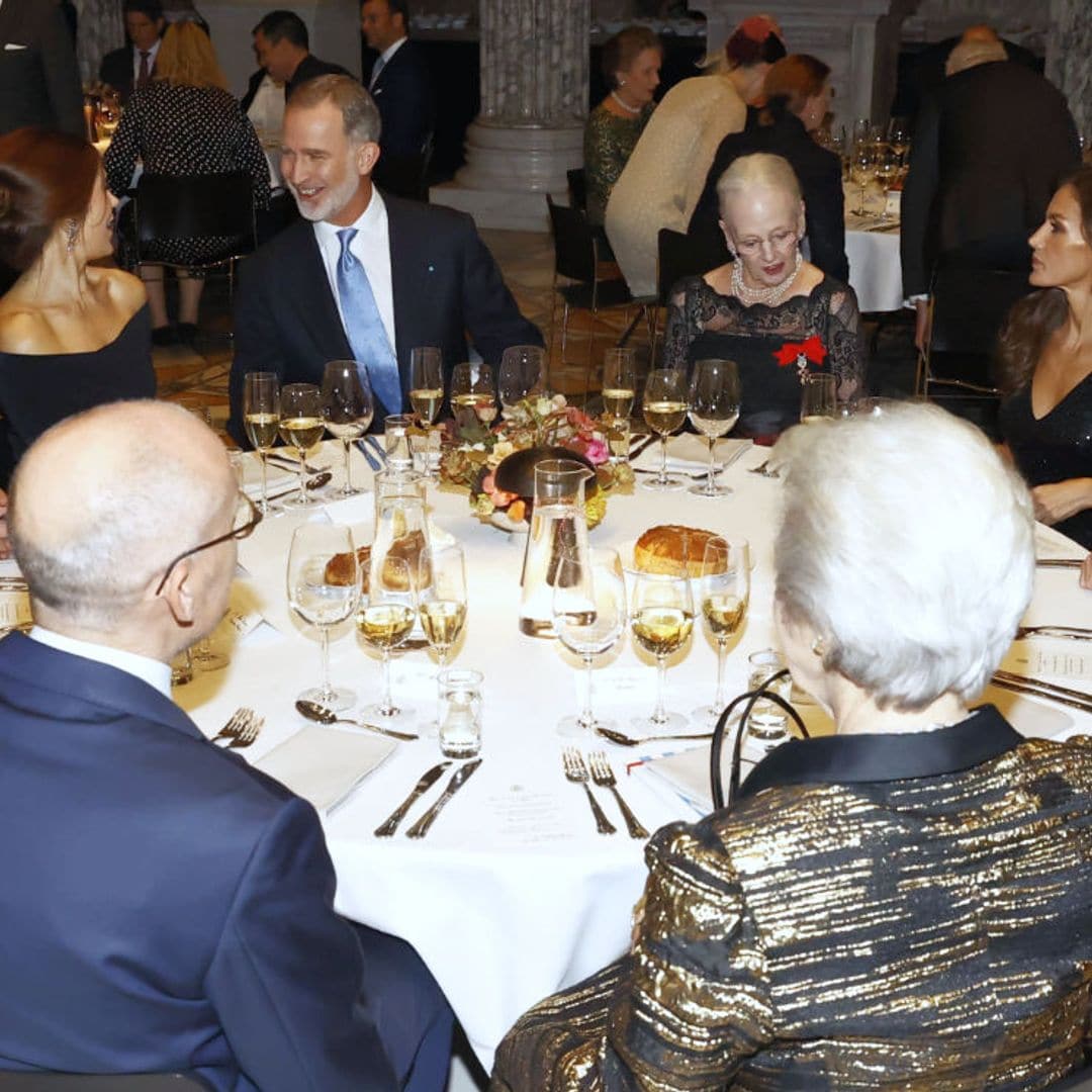 Así se vivió desde dentro la velada de los reyes Felipe y Letizia con la reina Margarita y los príncipes Federico y Mary