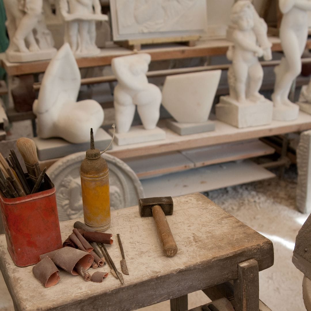 Taller de un escultor de mármol en Carrara, Toscana, Italia