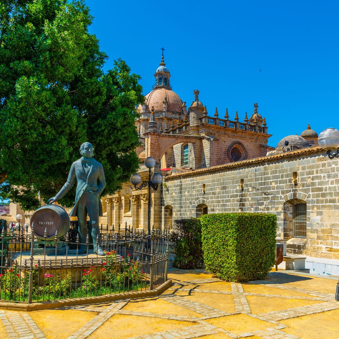 Estatua de Tío Pepe frente a la catedral de Jerez de la Frontera