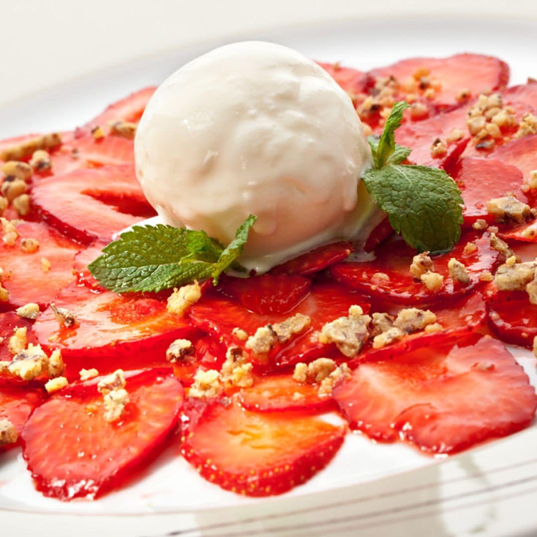 'Carpaccio' de fresas con helado de vainilla