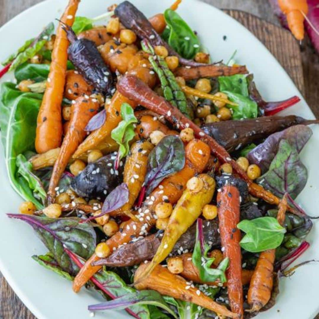 Ensalada de zanahorias tiernas con garbanzos