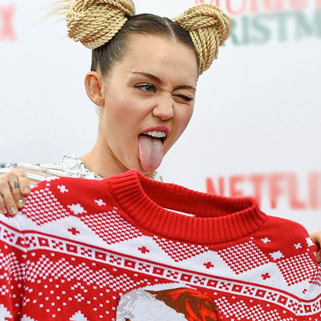 Miley Cyrus y Liam Hemsworth vuelven a poner de moda los 'Uggly Sweaters' por Navidad