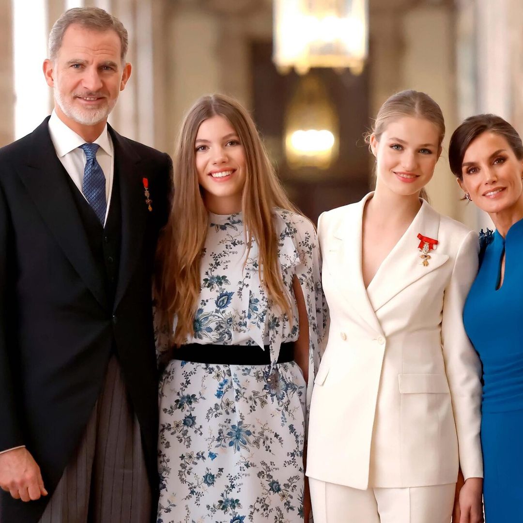 La entrañable postal navideña de los Reyes de España junto a sus hijas