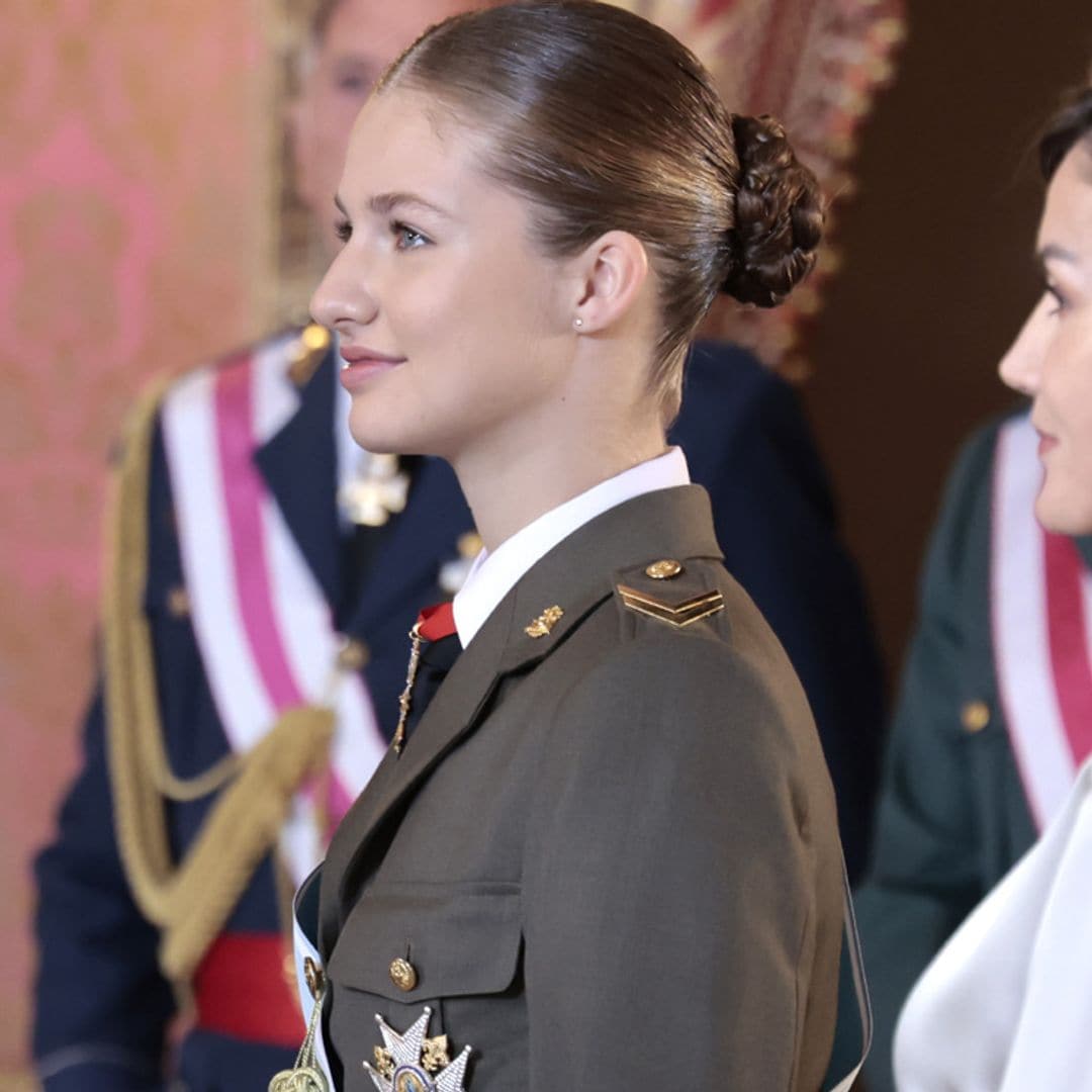 Cómo conseguir el moño trenzado con el que la princesa Leonor da un toque de tendencia a su look militar