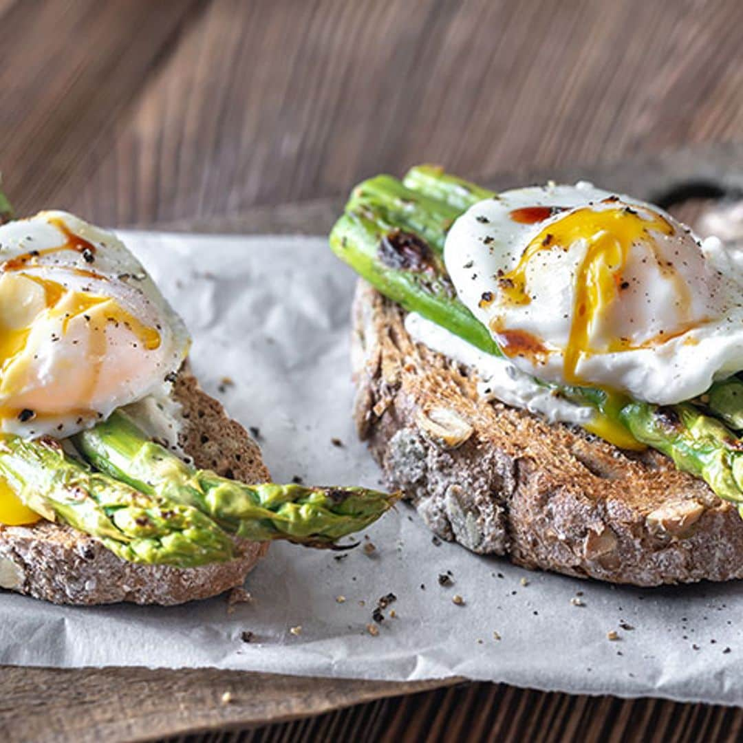 Tosta de trigueros con huevo poché