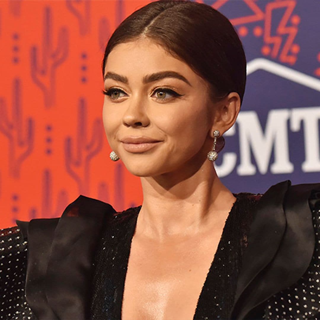 Emily Ratajkowski y Sarah Hyland enfrentan a sus fans por un vestido