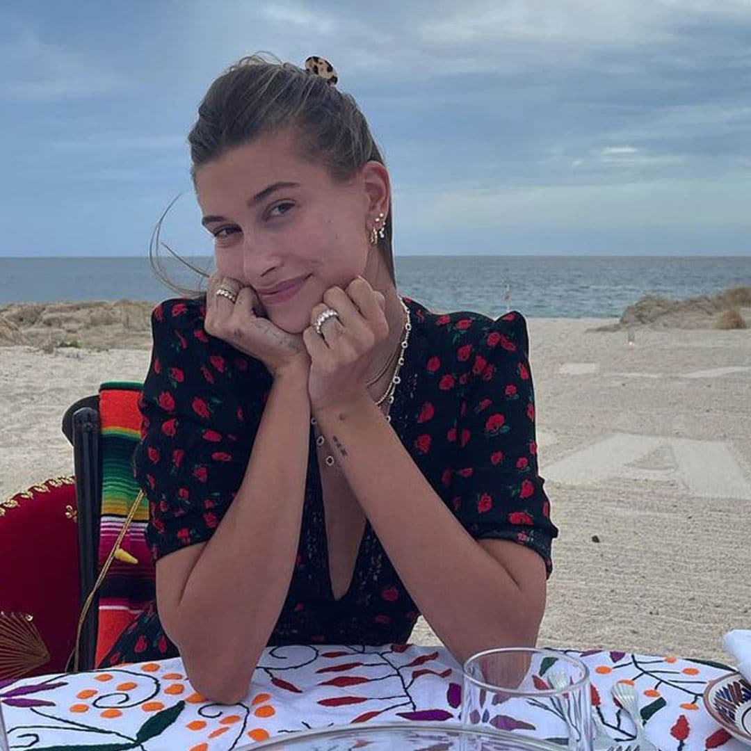 El vestido (rebajado) de Hailey Bieber y otros 6 diseños románticos, también con descuento