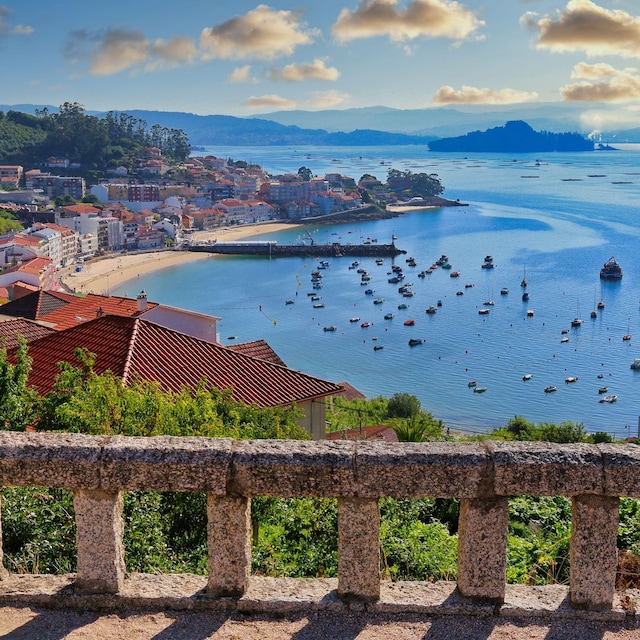 Panorámica de Raxo y la ría de Pontevedra