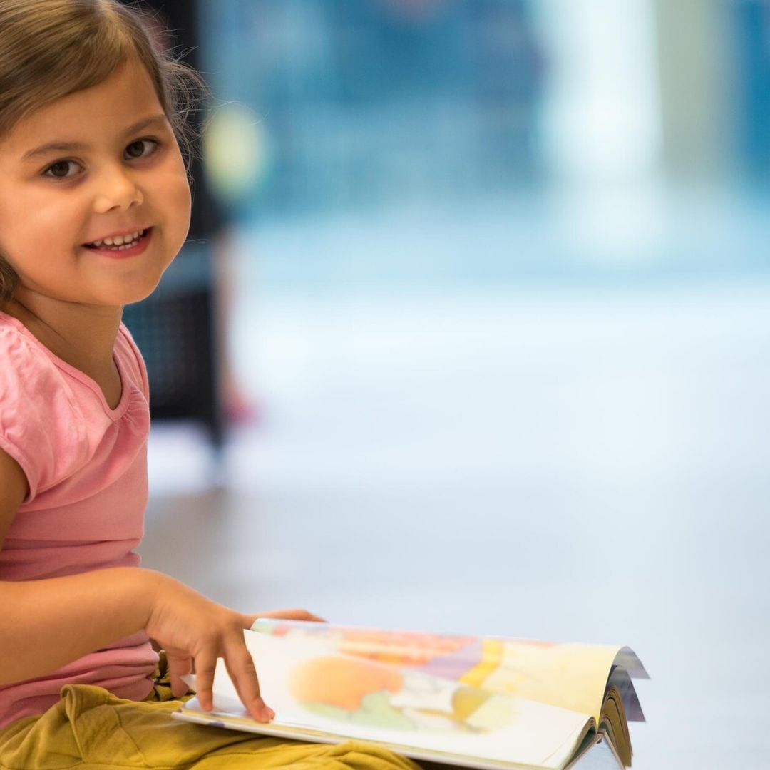 Esta herramienta del método Montessori facilita que tu hijo de 3 años se inicie en la lectura