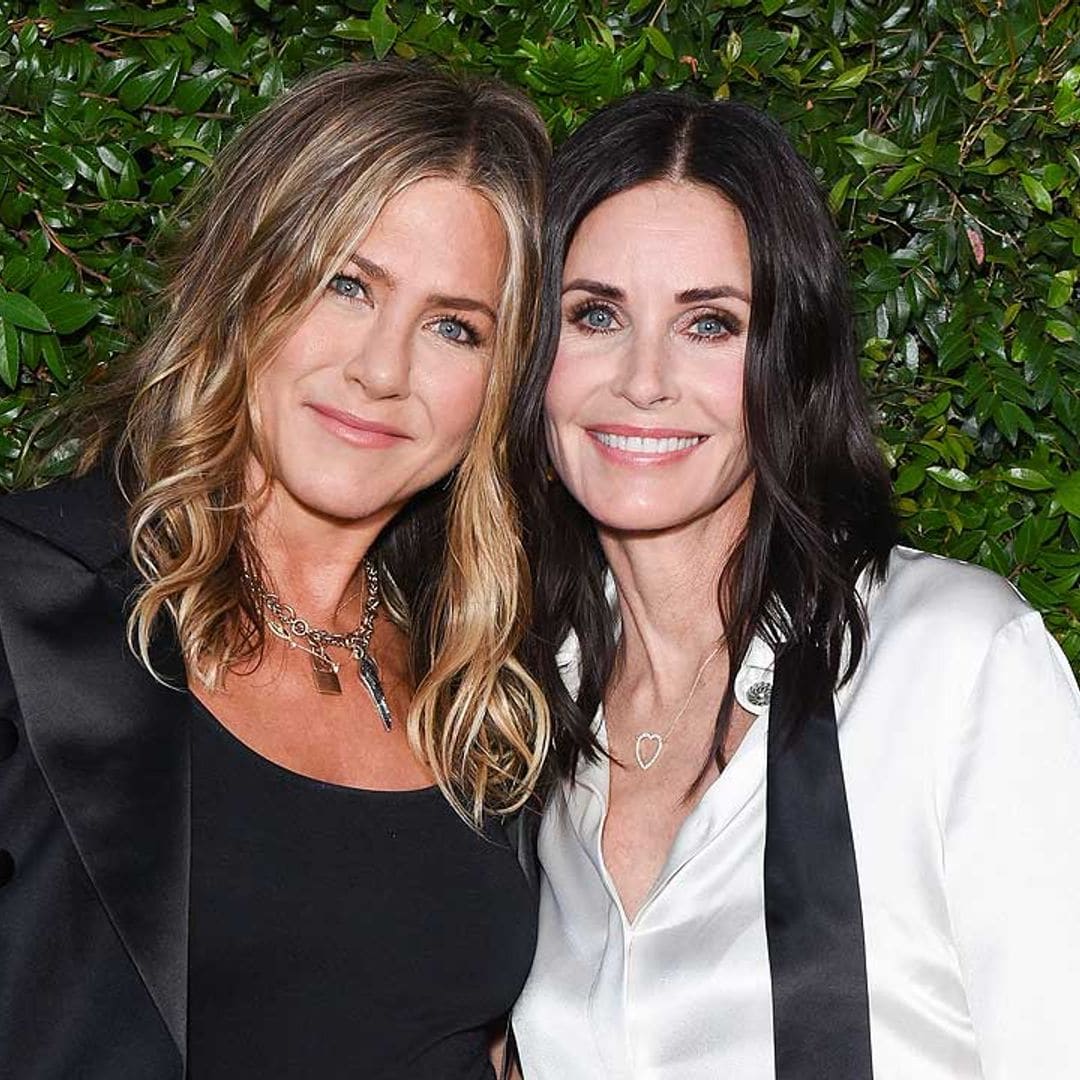 Courteney Cox celebra su 60 cumpleaños con la emotiva felicitación de Jennifer Aniston: las claves de una amistad que nació en 'Friends'