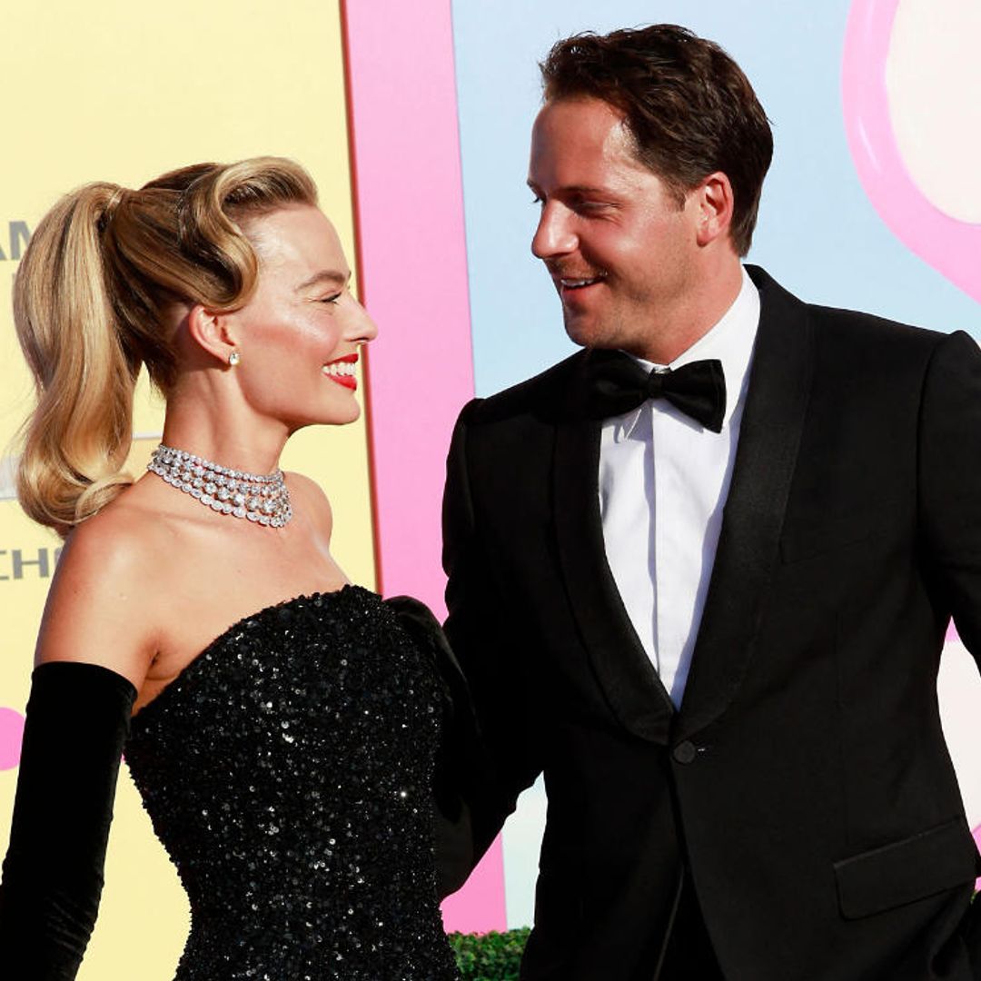 Margot Robbie posa con su 'Ken' en la vida real, su marido Tom Ackerley